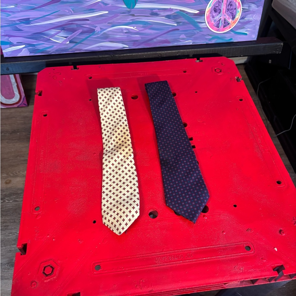 Hardy Amies Cream and Navy Tie Set